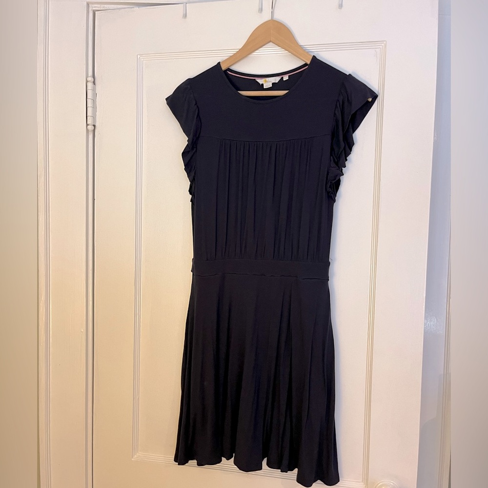EUC Navy Boden Dress with pockets!